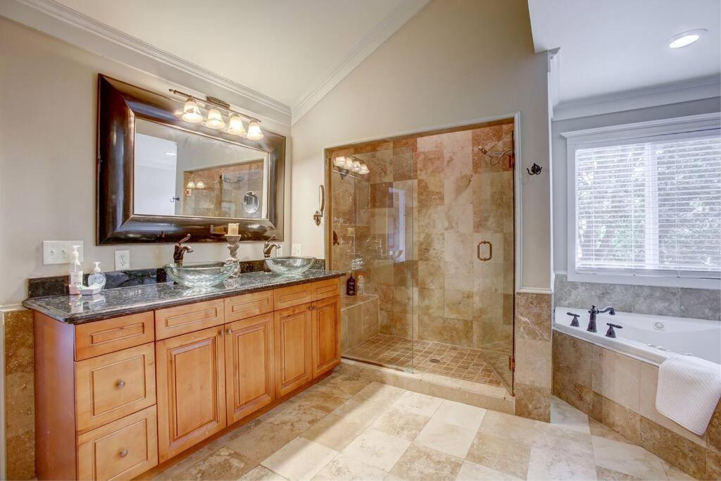 Sleeps16, Spacious Home, Close To Downtown, Beltline, And Walk To Restaurants, 75" Tv, 2 Person Jacuzzi, Ping Pong Atlanta Exteriér fotografie