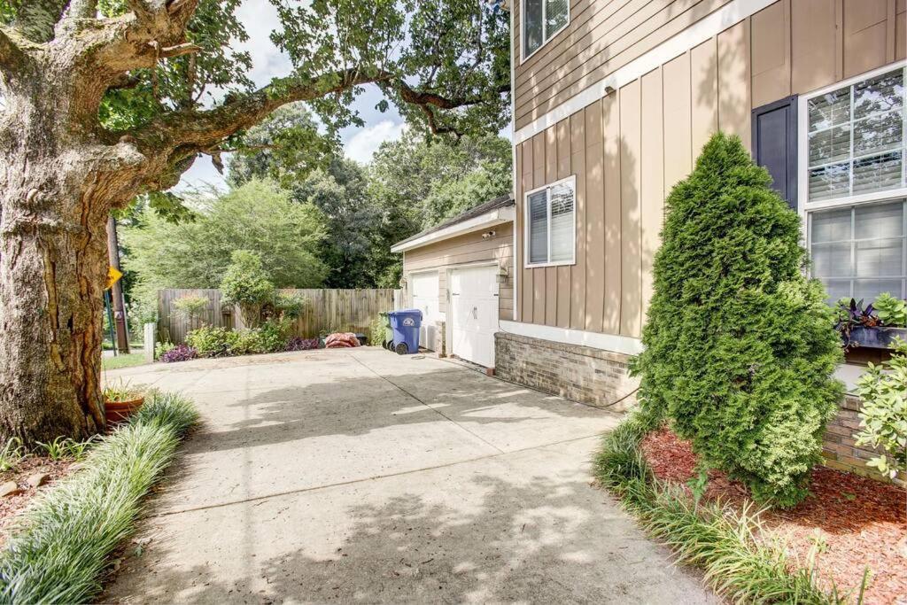Sleeps16, Spacious Home, Close To Downtown, Beltline, And Walk To Restaurants, 75" Tv, 2 Person Jacuzzi, Ping Pong Atlanta Exteriér fotografie