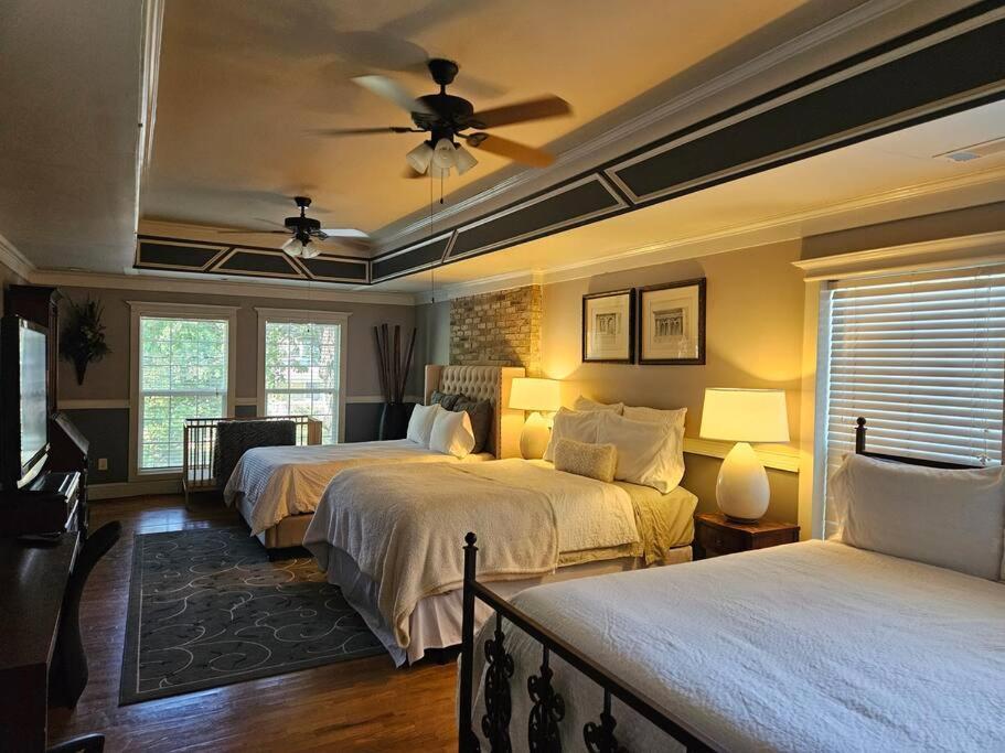 Sleeps16, Spacious Home, Close To Downtown, Beltline, And Walk To Restaurants, 75" Tv, 2 Person Jacuzzi, Ping Pong Atlanta Exteriér fotografie
